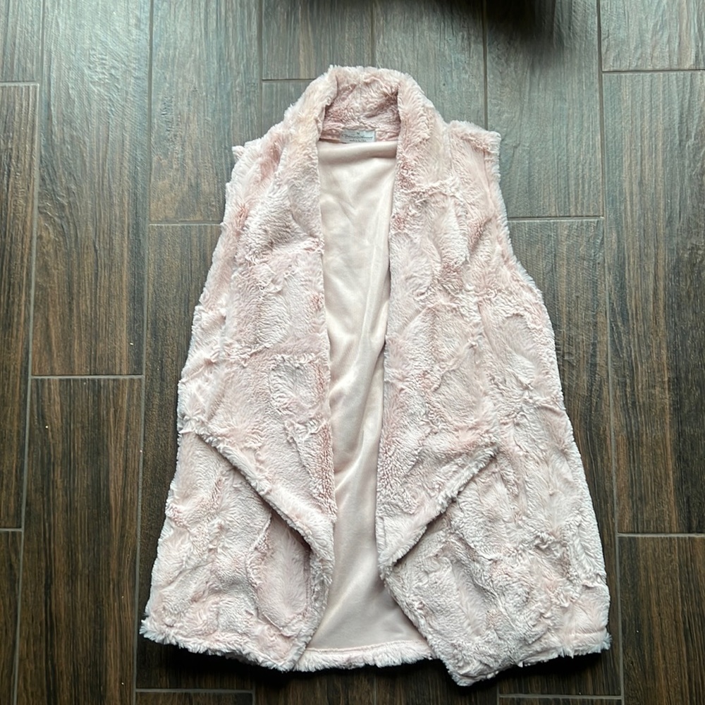 Vine Street, pink faux fur vest, size Medium